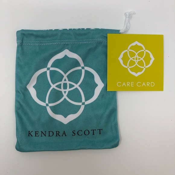 White Elle Earrings - Picture 7 of 8